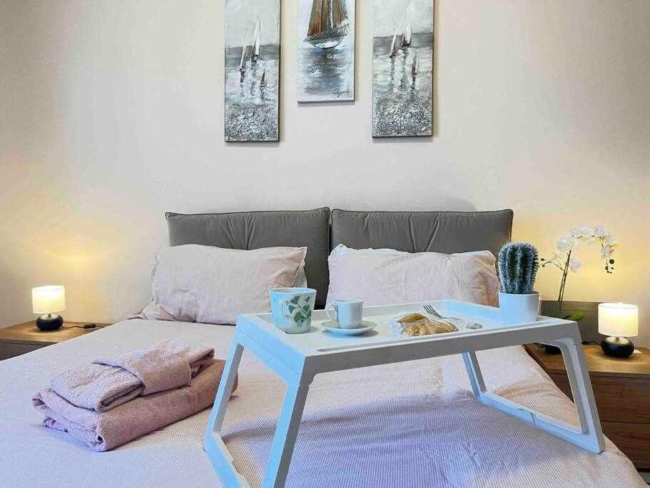 Appartamento A Pochi Passi Dalla Stazione Comodo A Coppie E Famiglie, Casa Ferrucci Колленьо Экстерьер фото