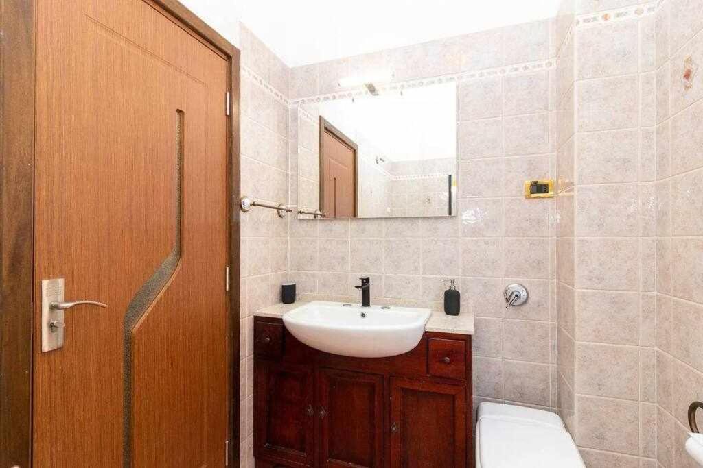Appartamento A Pochi Passi Dalla Stazione Comodo A Coppie E Famiglie, Casa Ferrucci Колленьо Экстерьер фото